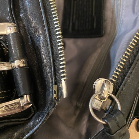 COACH SOHO PLEATED BLACK LEATHER SHOULDER BAG SHOPPER TOTE. Zips like a jacket. - Picture 9 of 12